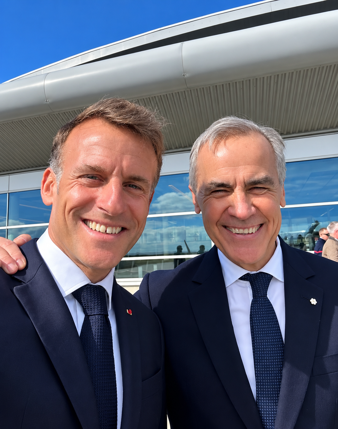 Crédit photo : réseaux sociaux / @emmanuelmacron – @markjcarney
